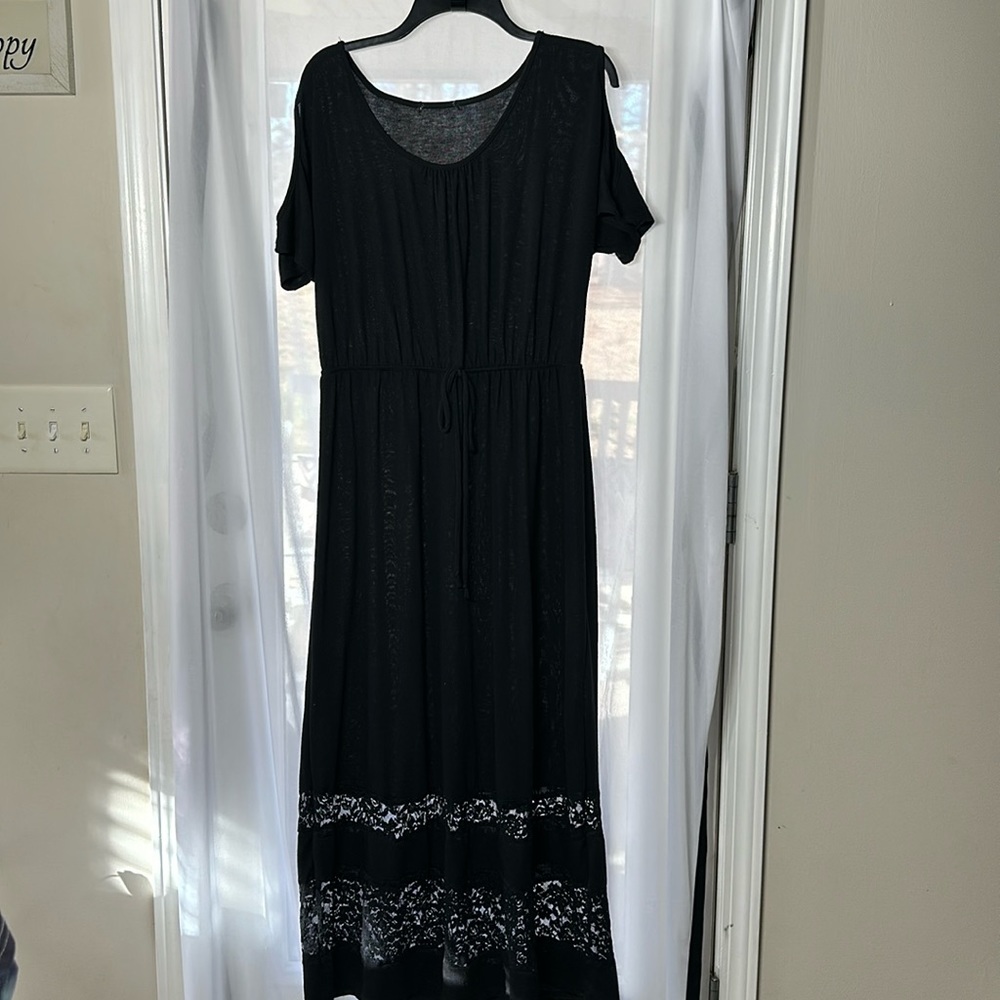 Black cold shoulder long dress with lace at bottom